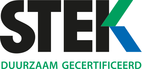 STEK-logo met daaronder in het groen de woorden DUURZAAM GECERTIFICEERD. De letter K is voorzien van groene en blauwe diagonale segmenten, die de toewijding aan duurzame installatie van airco's weerspiegelen.